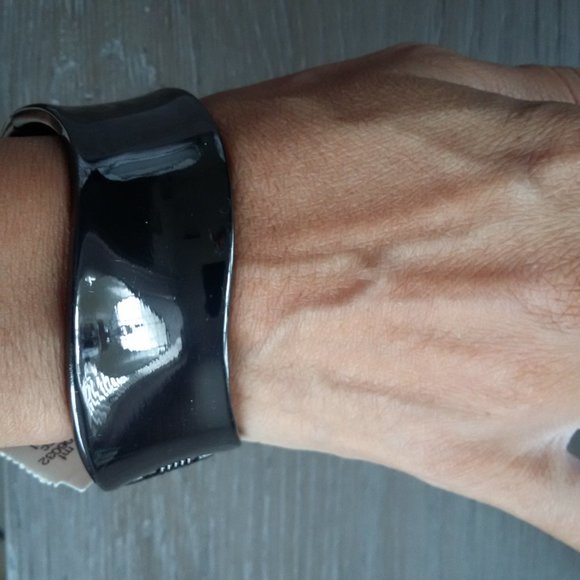 Express Wave Bangle Bracelet - Picture 3 of 4